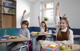 kids-classroom-taking-english-class